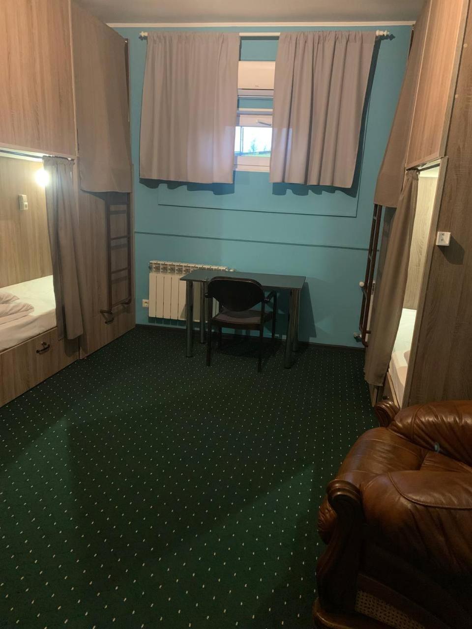 All Eyes Hostel Kamieniec Podolski Zewnętrze zdjęcie