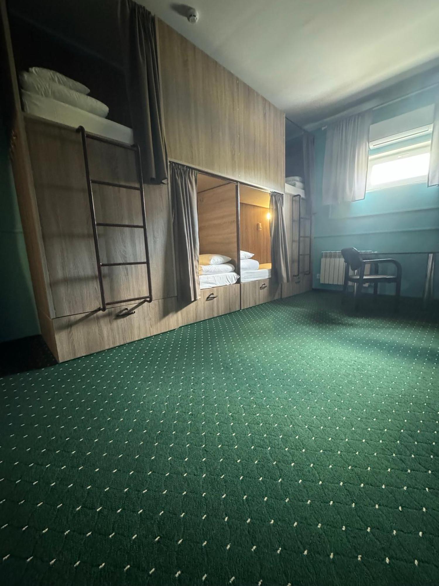 All Eyes Hostel Kamieniec Podolski Zewnętrze zdjęcie