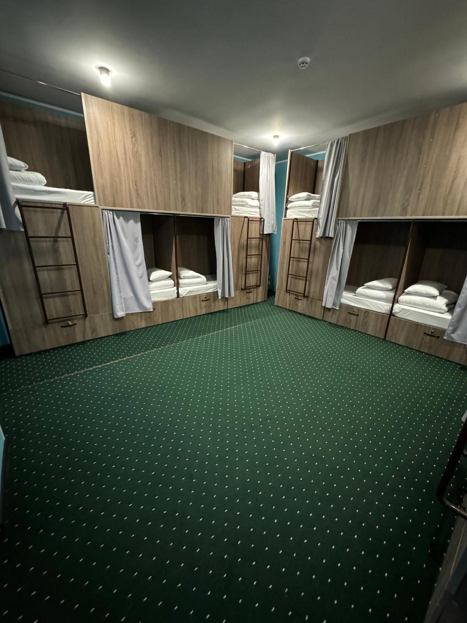 All Eyes Hostel Kamieniec Podolski Zewnętrze zdjęcie