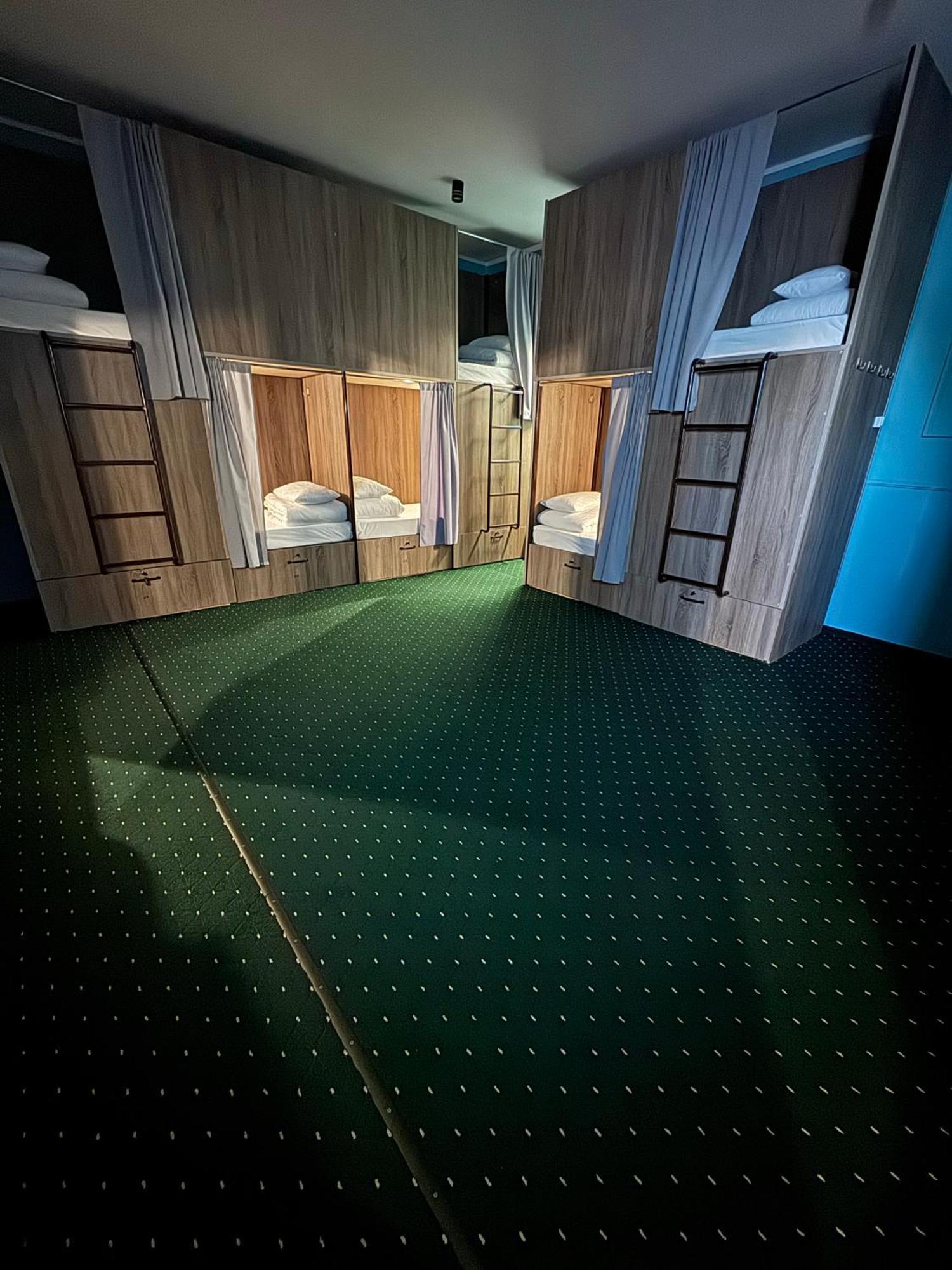 All Eyes Hostel Kamieniec Podolski Zewnętrze zdjęcie