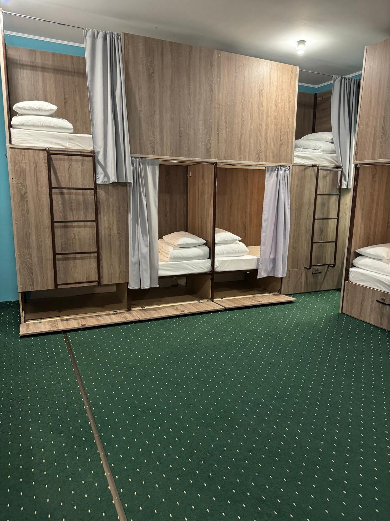 All Eyes Hostel Kamieniec Podolski Zewnętrze zdjęcie